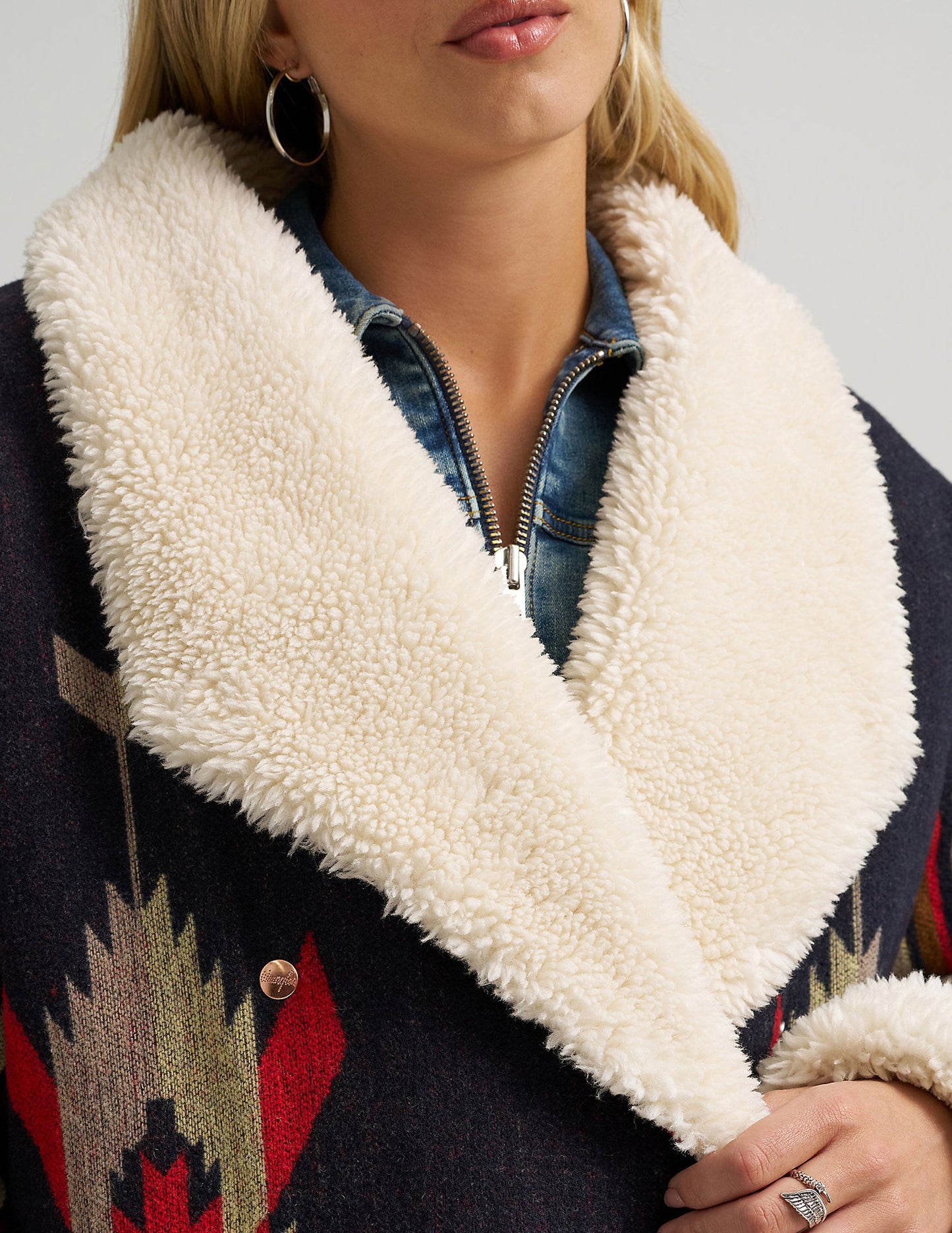 Lainey Wilson X Wrangler Womens Jacquard Coat - OUTERWEAR