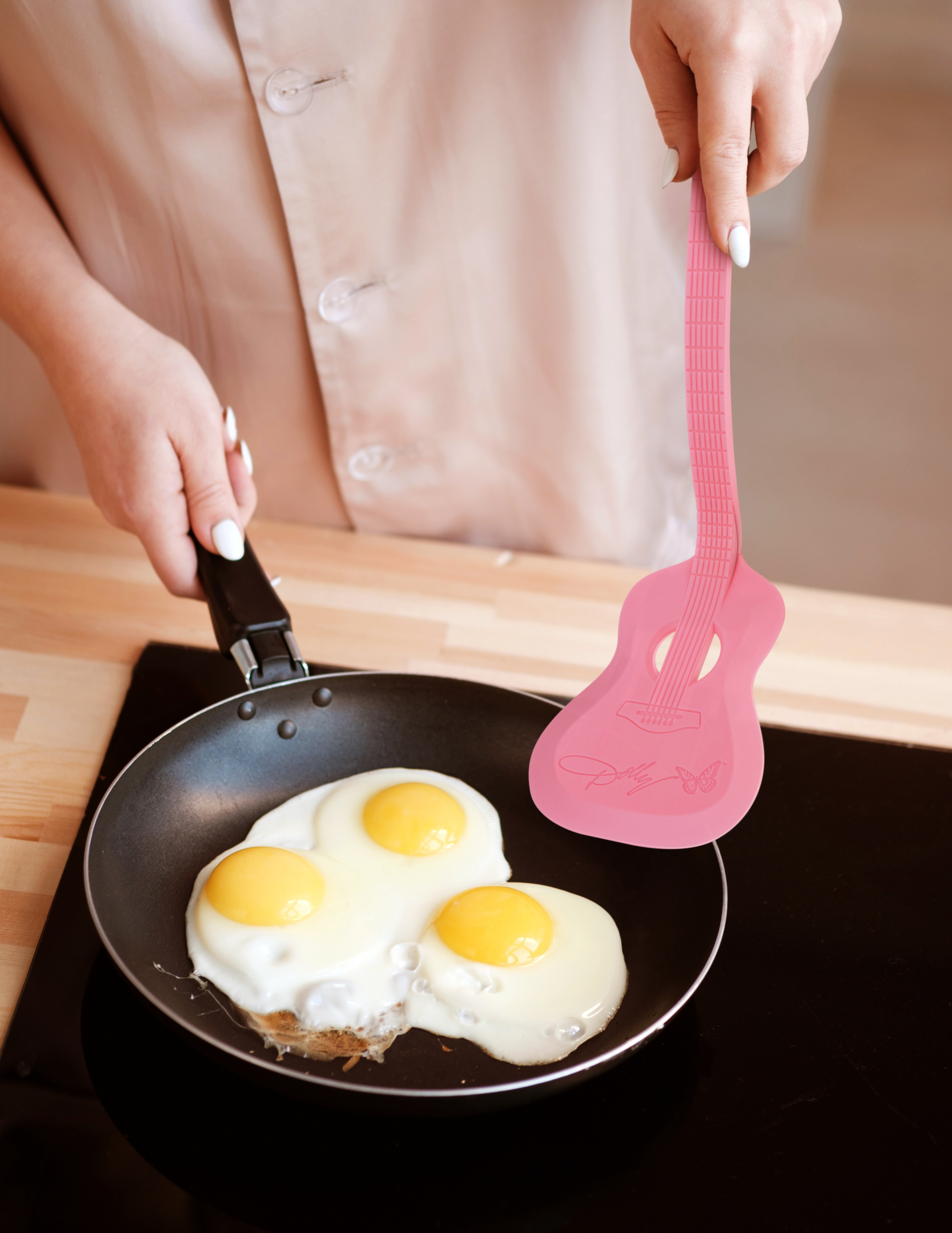 Dolly Parton Guitar Turner - TABLETOP