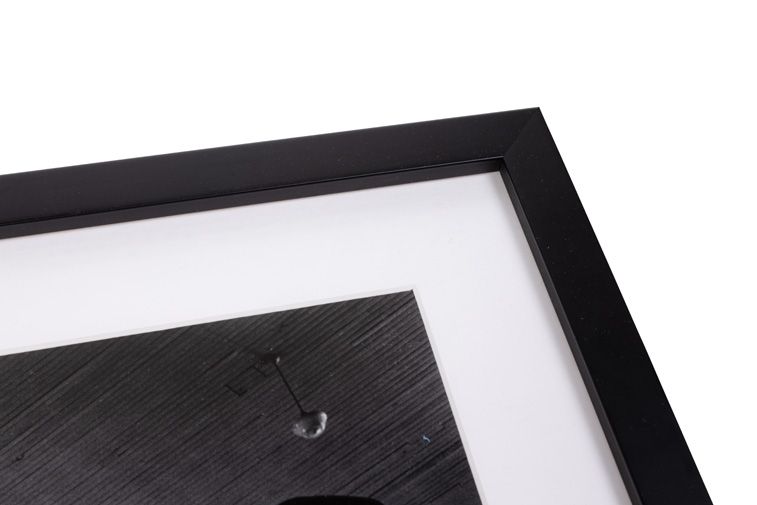 Black Frame detail corner