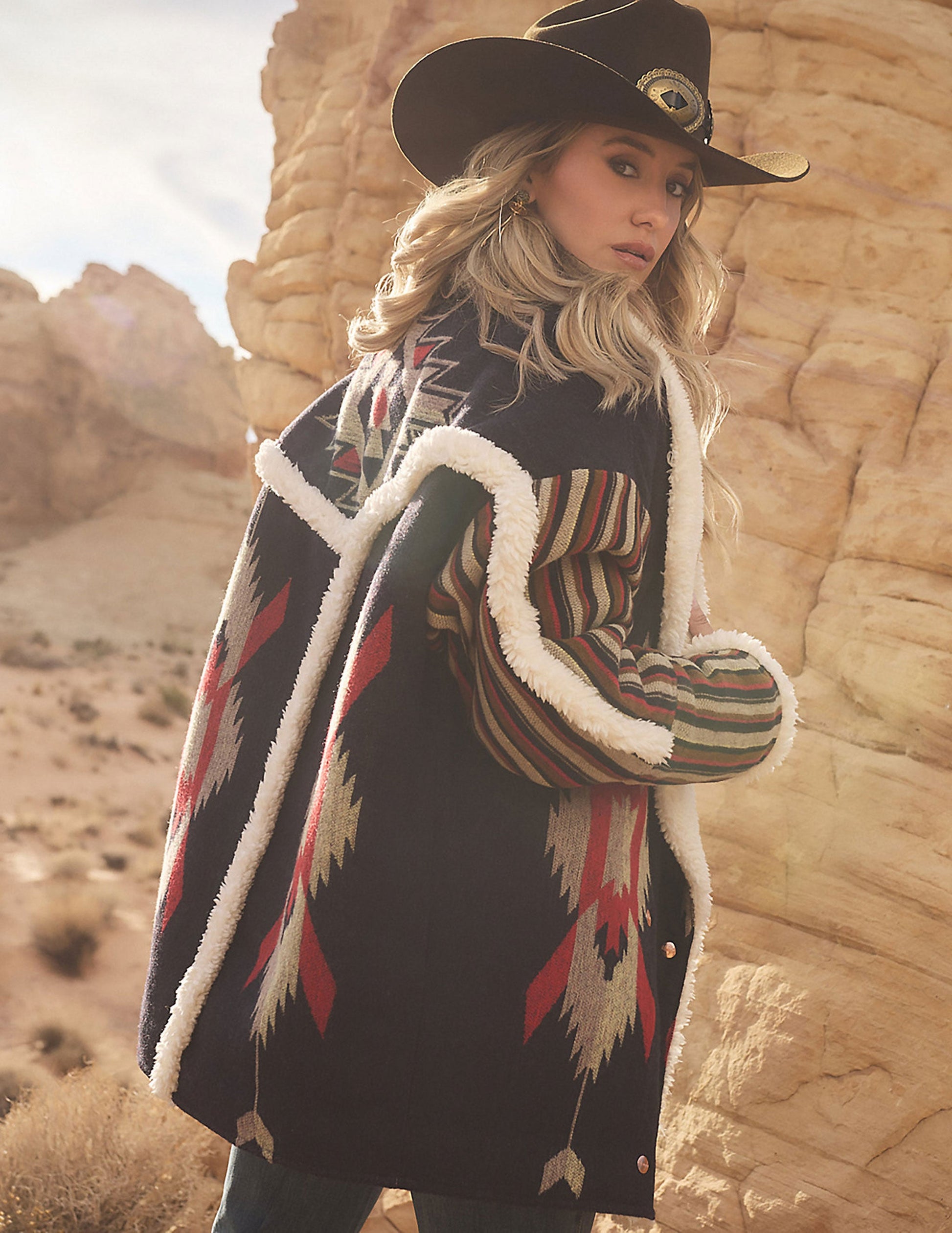 Lainey Wilson X Wrangler Womens Jacquard Coat - OUTERWEAR